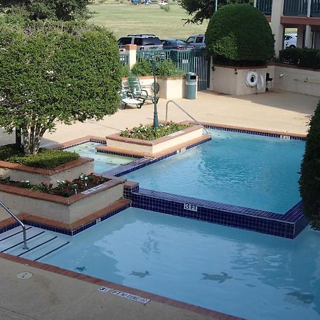 Econo Lodge Inn And Suites Arlington Eksteriør bilde